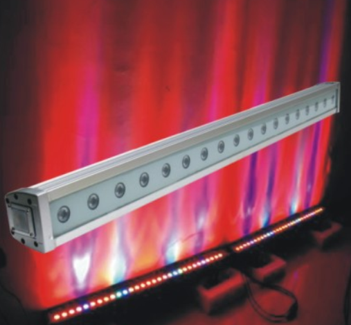 Wash light bar à 18 DELs de 3 watts