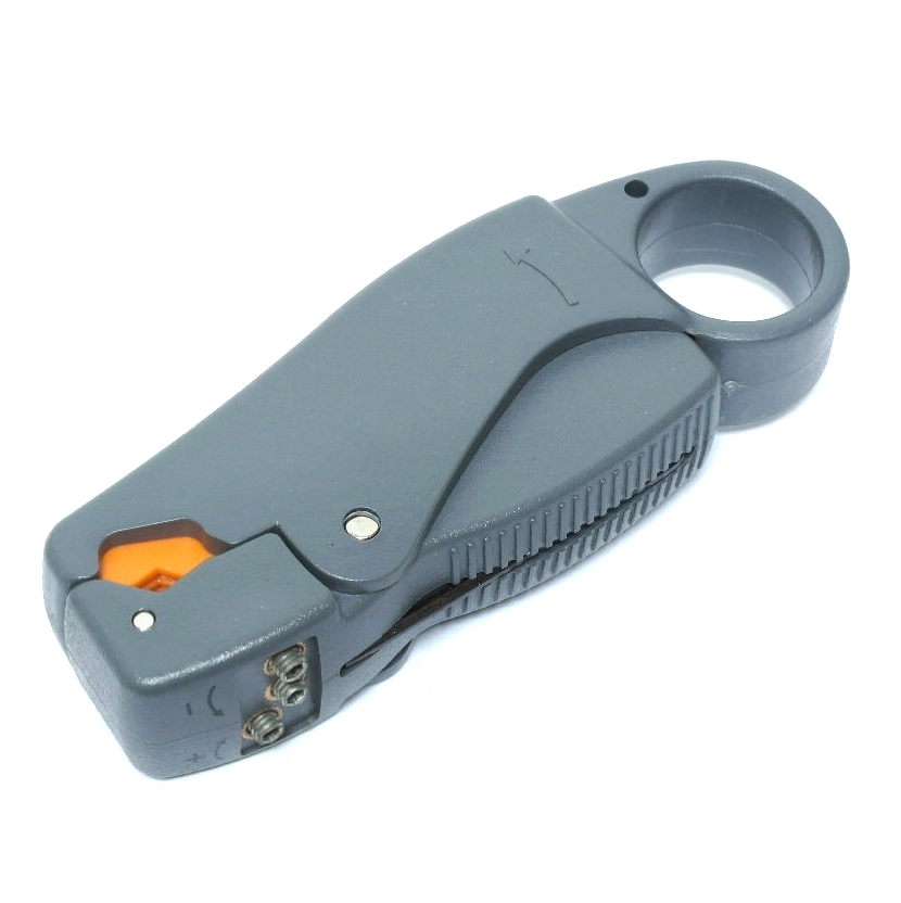 Appareil pour dénuder des câbles coaxiaux